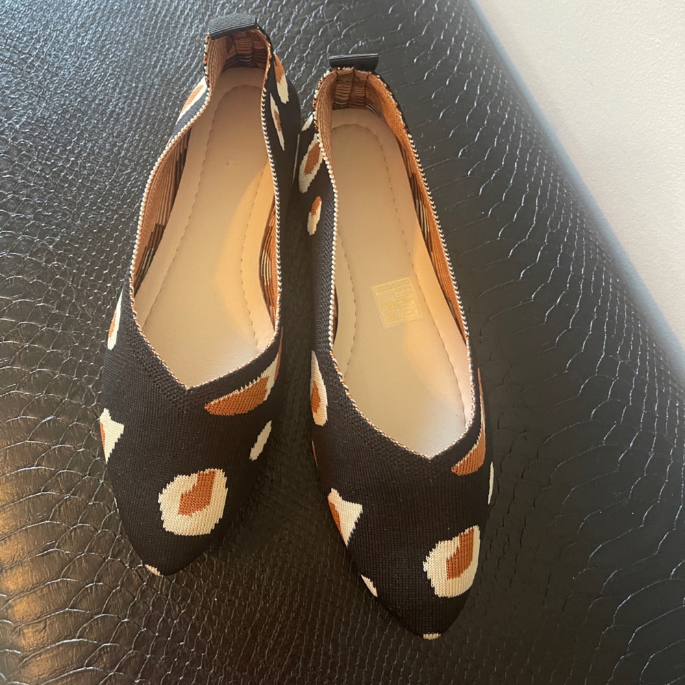 Stylish Black and Brown Women's Flats